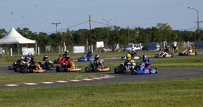 Karting-650 Motores en marcha (Prensa: Karting del Litoral 4t).