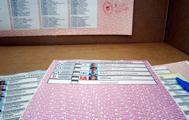 La boleta correspondiente a los precandidatos a Intendente.
