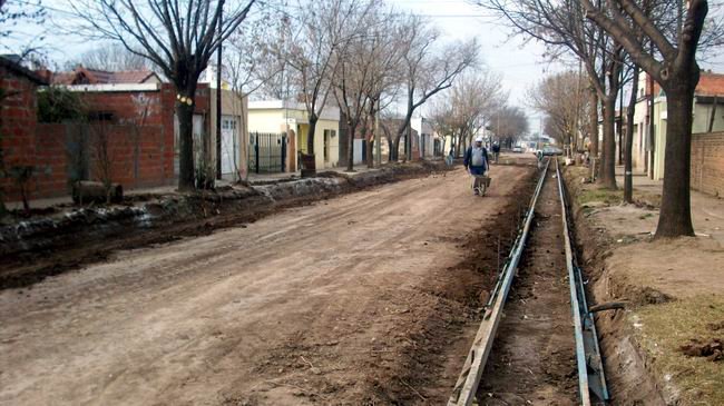 CordonCuneta_Brasil_650 La obra, cuando pasó por calle Brasil, en barrio 9 de Julio (Archivo).
