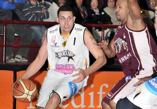 Galindo, en el último partido ante Lanús, anoche (Foto: Ligate una foto).