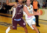 Ginóbili siempre suma su experiencia en estas instancias decisivas (Foto: Ligateunafoto).