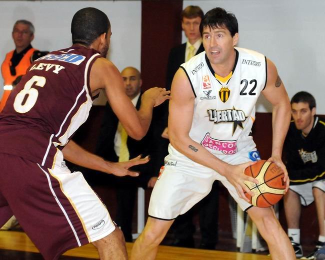 Gabini, figura en la remontada aurinegra (Foto: Ligateunafoto).