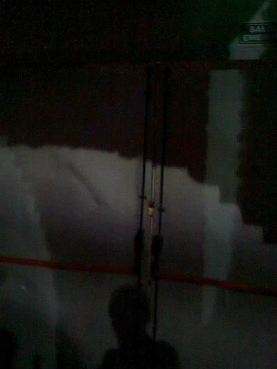 Otra toma del candado ubicado en la puerta de salida (Foto: Gentileza Fernando, vía Facebook)..