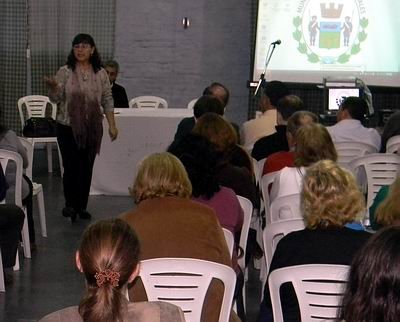 Charla_Drogas La profesional, dictando la charla de ayer.