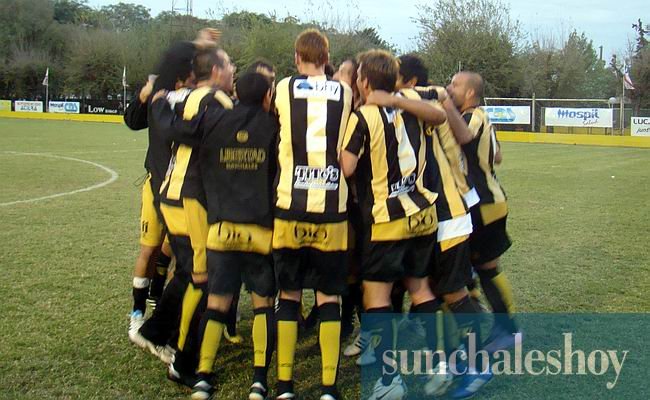 Lib_Maipu_Festejo_010611_650-1 Libertad buscará seguir ganando y alimentando el sueño de tener la posibilidad del ascenso.