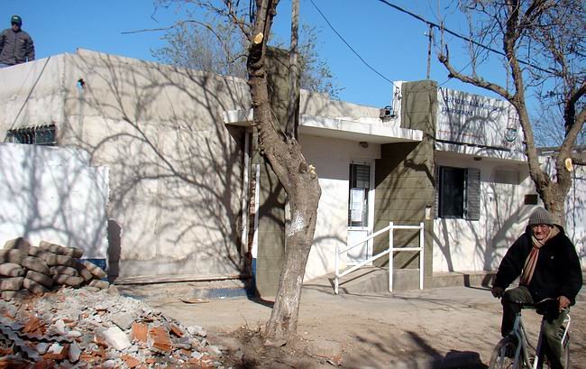 El Centro de Salud con las tareas que se están efectuando para su mejora.
