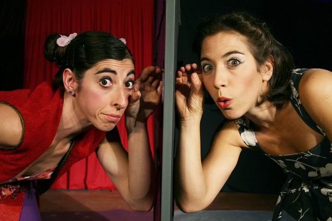 Vecinas, la obra que cerrará el festival, en la plaza Libertad (Foto: Gentileza FTR).