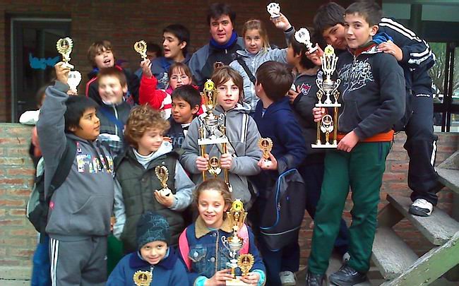 Los chicos que estuvieron el fin de semana en Río Ceballos.