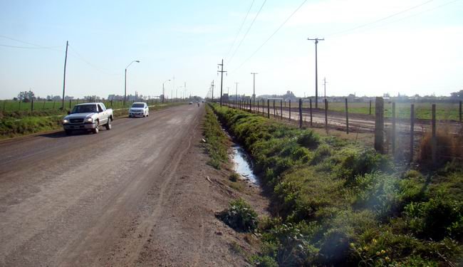 Calle San Juan con su camino alternativo -a la derecha- ya preparado en las últimas semanas.