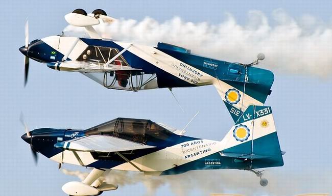 Dos de las aeronaves que forman parte de esta escuadra, única en Sudamérica (Internet).