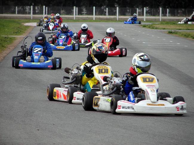 Las máquinas volvieron a rugir en el pavimento sunchalense (Foto: Kartingdellitoral4T).
