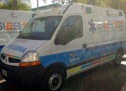 La ambulancia en la explanada de la Casa de Gobierno, en Santa Fe, antes de venir a la ciudad (Foto: Facebook Cecilia Ghione).