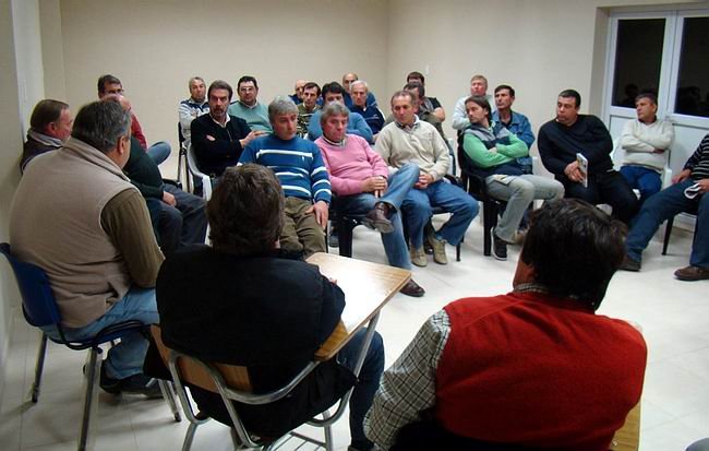 Un momento de la reunión de los transportistas locales (Foto: Cesac).
