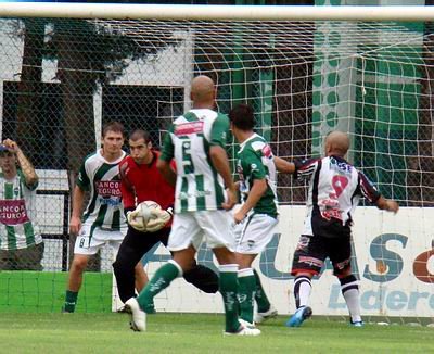El albiverde vuelve a medirse con el Ferroviario... (Archivo).
