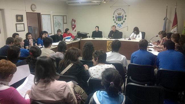 ConcejoJoven_150911_650 Los jóvenes, en el recinto de sesiones, exponiendo sus proyectos.