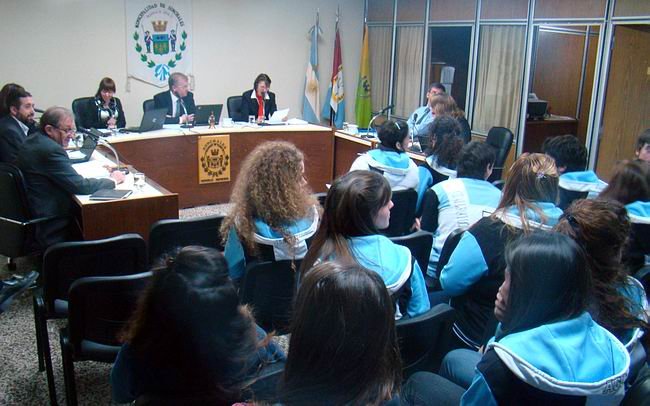 Los alumnos del Ices estuvieron el lunes último viendo la sesión ordinaria.