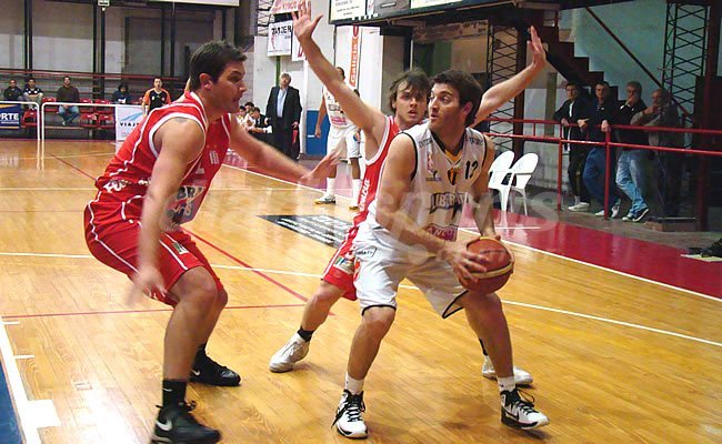 Libertad no tuvo problemas para superar a San Isidro (Foto: Gentileza Diario Sports).