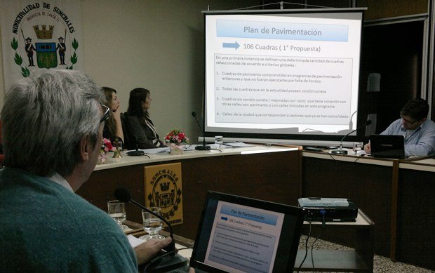 Carlos Walker, durante la presentación de la propuesta ante el Concejo.