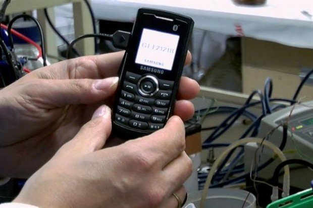 Los investigadores de la Universidad de Bristol utilizaron un teléfono de Samsung para poner a prueba la batería biológica que utiliza orina para generar electricidad.