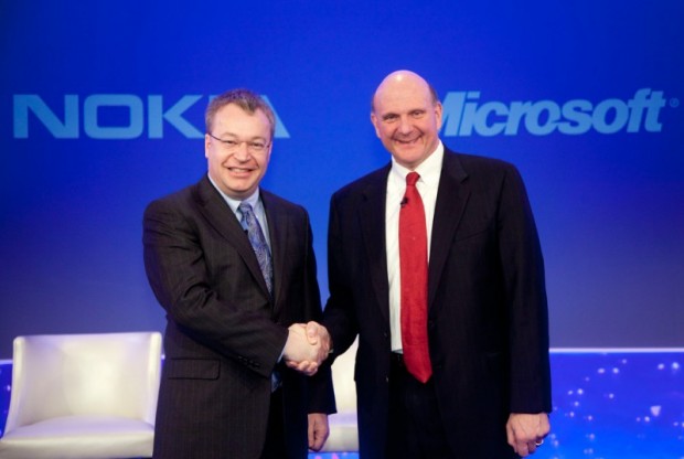 Stephen Elop y Steve Ballmer, cuando anunciaron que Nokia iba a utilizar Windows Phone.