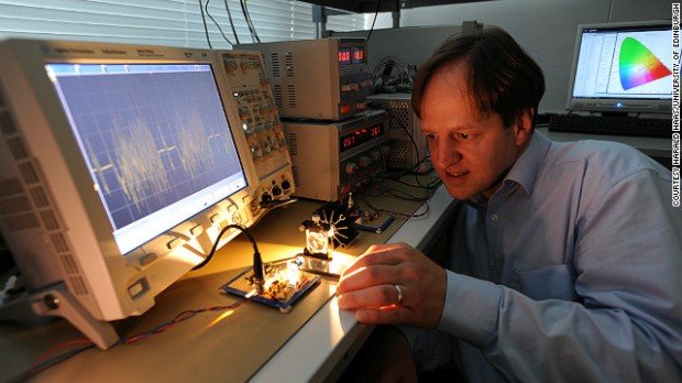 Harald Haas acuñó el término "li-fi" (pureVLC).