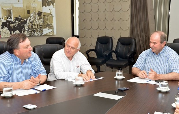 El precandidato en la reunión con las autoridades de SanCor.