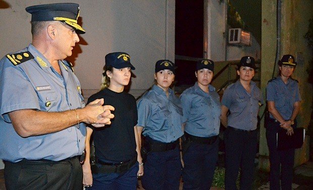 El jefe Alcaraz con las integrantes de la nueva dependencia, durante la inauguración desarrollada a principios de marzo.