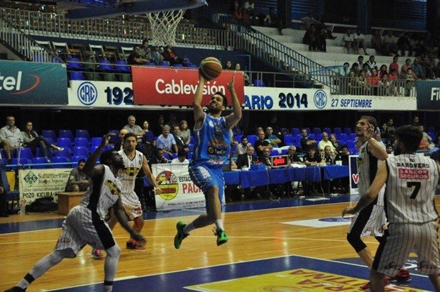 Regatas fue sólido en todo el partido y superó a Libertad (Foto: Diario Epoca).
