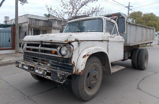 Una de las unidades municipales que requiere mantenimiento pero circula sin el mismo (Prensa Soem).