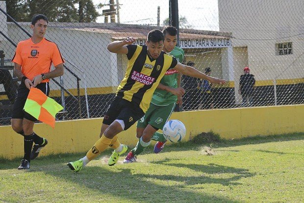 Libertad lo ganaba, luego lo perdía y finalmente lo empató (Foto: José Casalis).