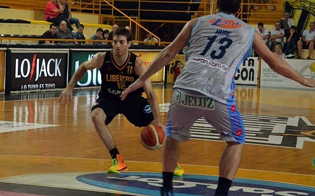 Saglietti tuvo un gran aporte de 13 puntos desde la banca.