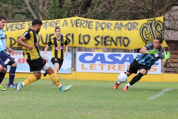 El arquero Sand fue figura, malogrando el gol aurinegro en varias ocasiones (Foto: José Casalis).