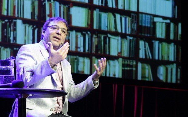 El licenciado Gabriel Rolón, en la presentación en el Auditorio del CET.