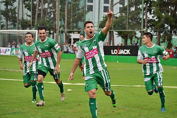 Bauman festeja el segundo gol de Unión.
