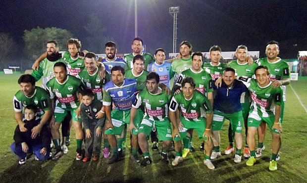 Los jugadores albiverdes, homenajeados en el acto de apertura.