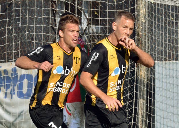 El goleador sigue rindiendo en la ofensiva aurinegra.