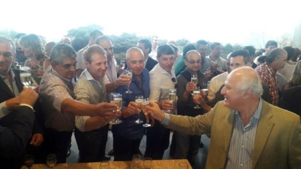 El mandatario, junto al Gobernador y otros intendentes.