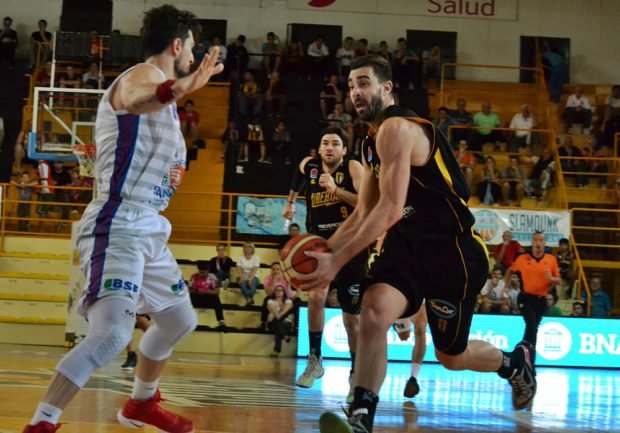 Vega, de buen rendimiento en la temporada, busca penetrar (Archivo).