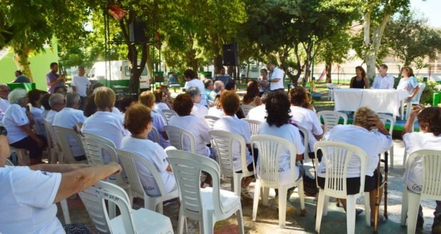 Parte de los abuelos participantes de la Colonia (Foto: Municipalidad).