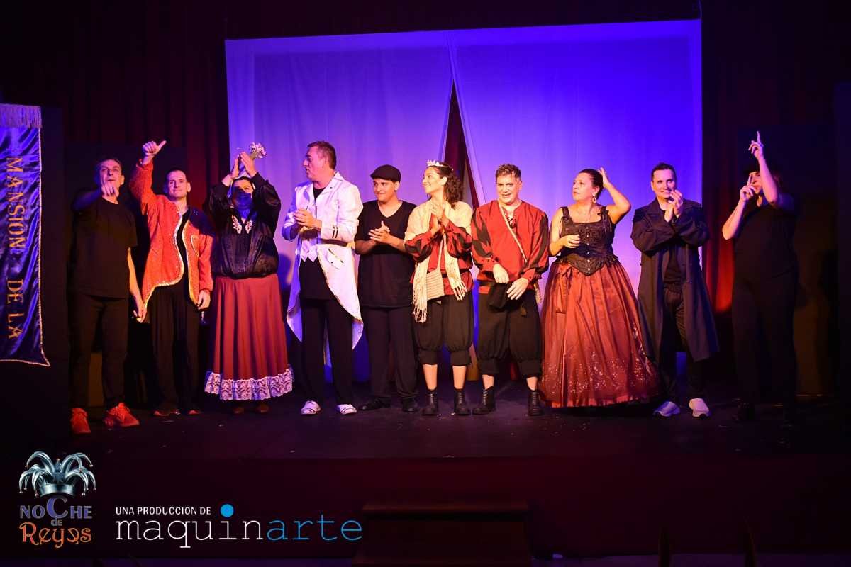 El elenco de la obra, en el saludo final.